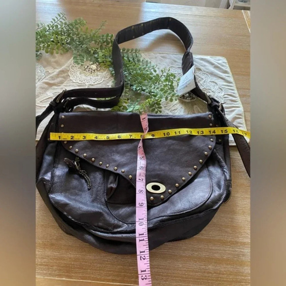 Free People Demi Distressed Messenger Bag in Dark Brown NWT $178 - Picture 6 of 7